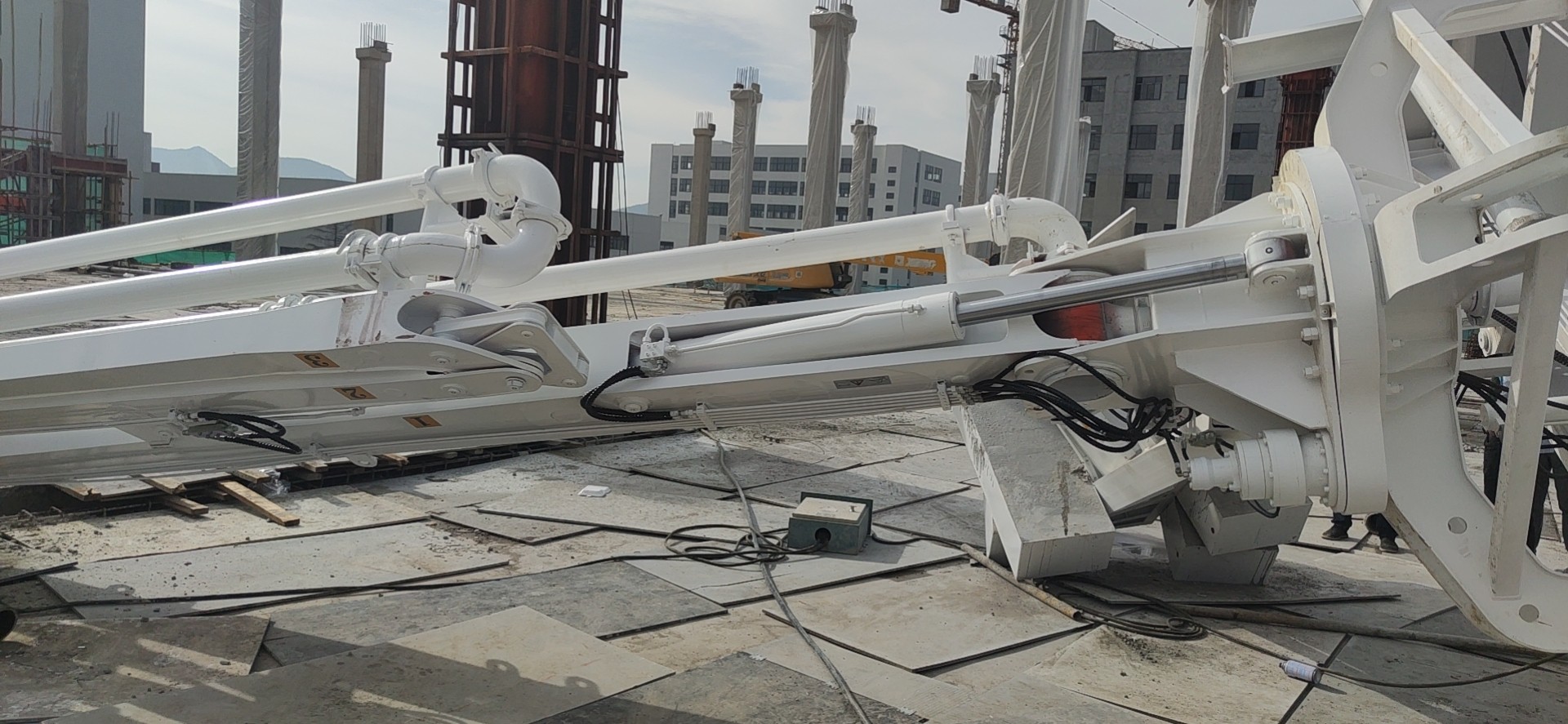 車(chē)載式液壓布料機(jī) 車(chē)載式液壓布料機(jī)