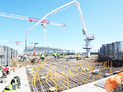 建筑工程必備機械，混凝土布料機。